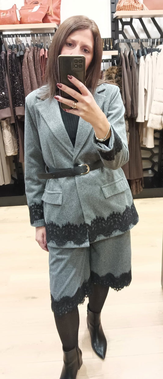 Βερμούδα με δαντέλα