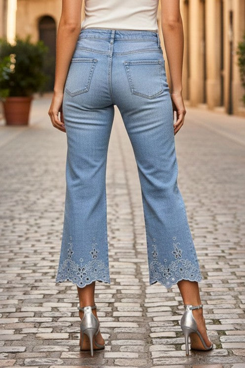 Παντελόνι τζιν κάπρι με κέντημα