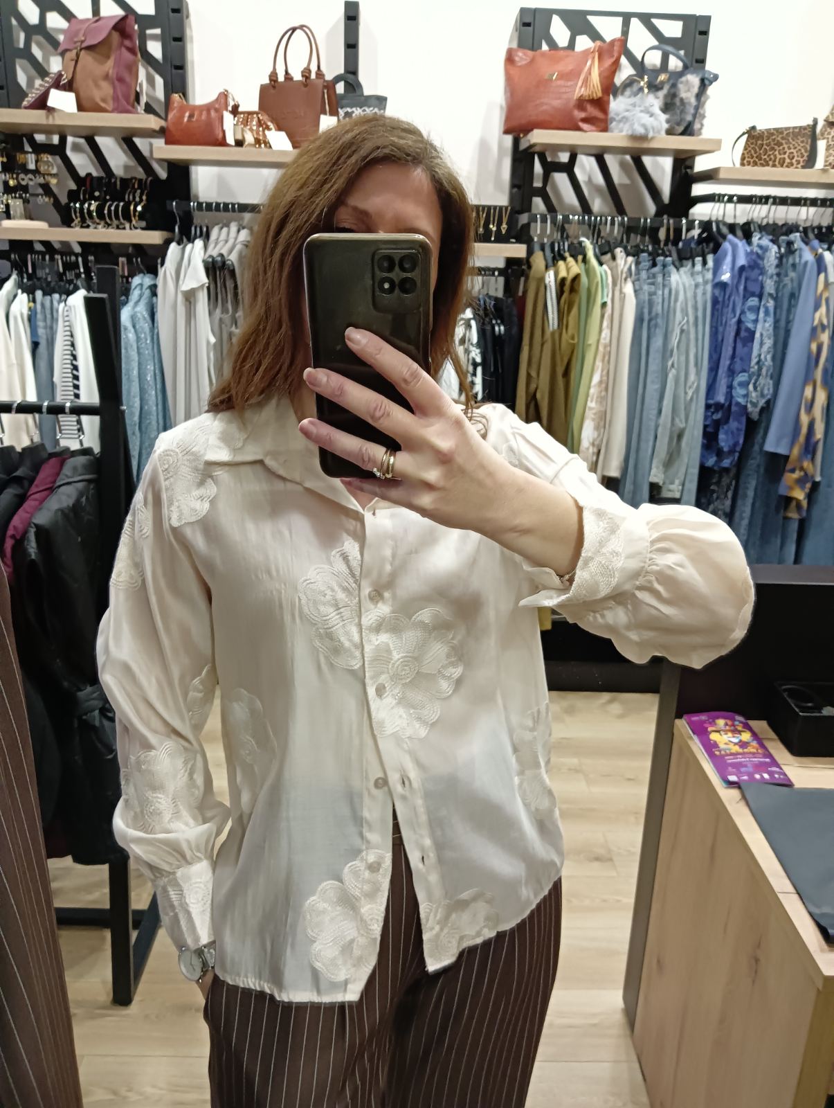 Πουκάμισο με κέντημα