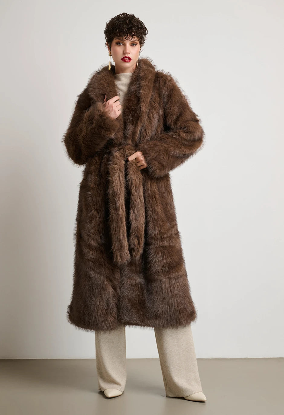 ΜΑΚΡΙΑ ΓΟΥΝΑ ΣΥΝΘΕΤΙΚΗ ΜΕ ΖΩΝΗ