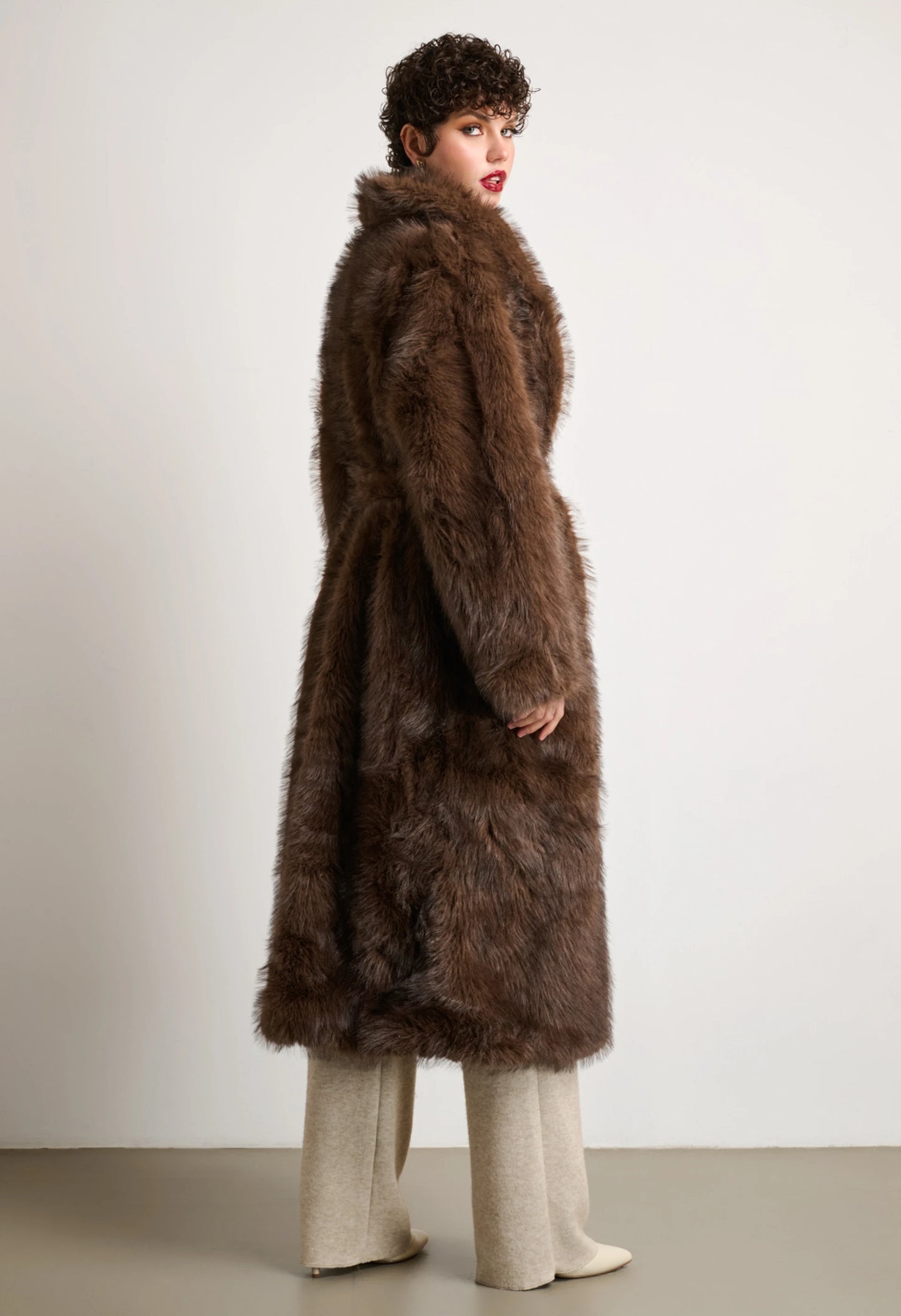 ΜΑΚΡΙΑ ΓΟΥΝΑ ΣΥΝΘΕΤΙΚΗ ΜΕ ΖΩΝΗ