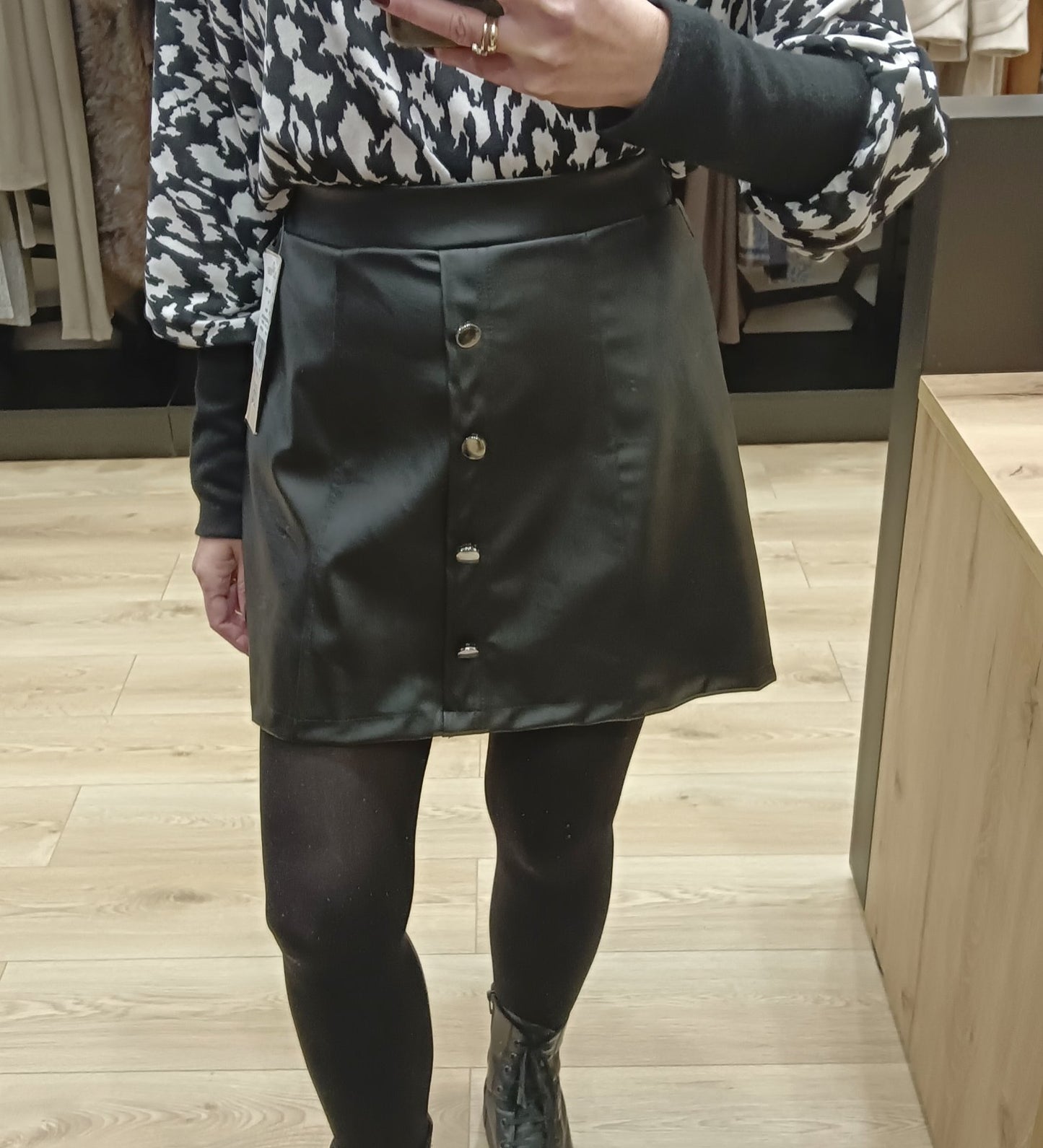 Φούστα από δερματίνη