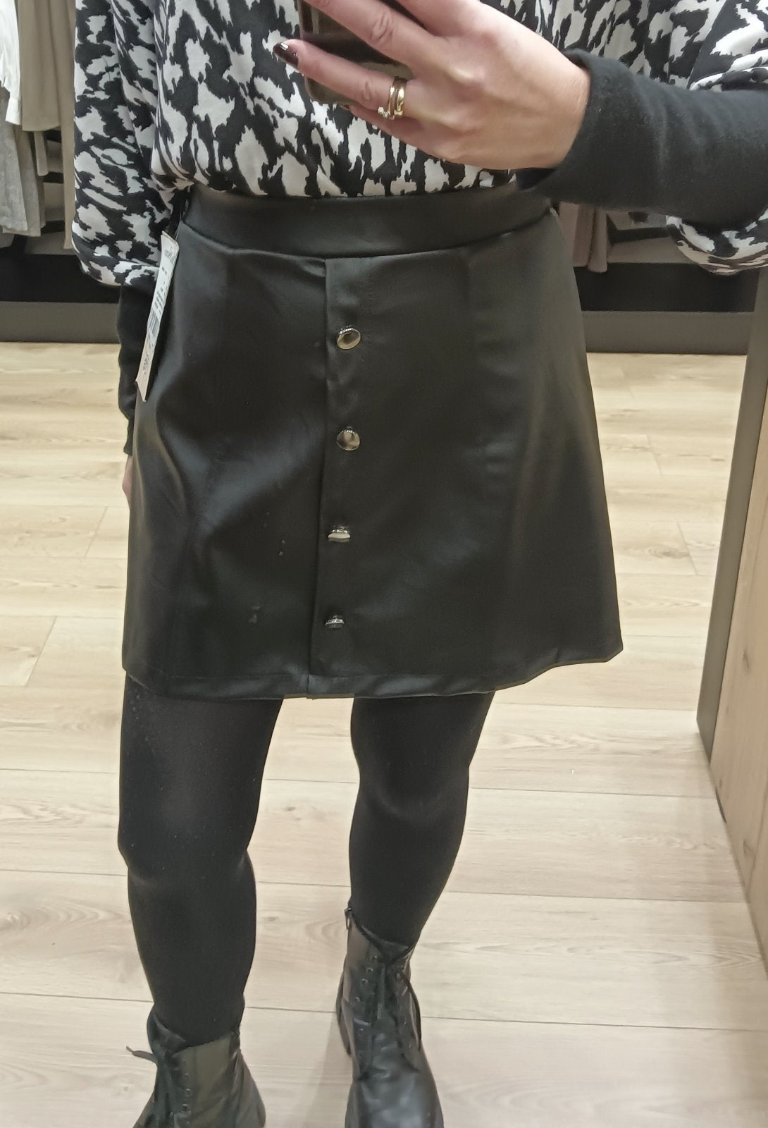 Φούστα από δερματίνη