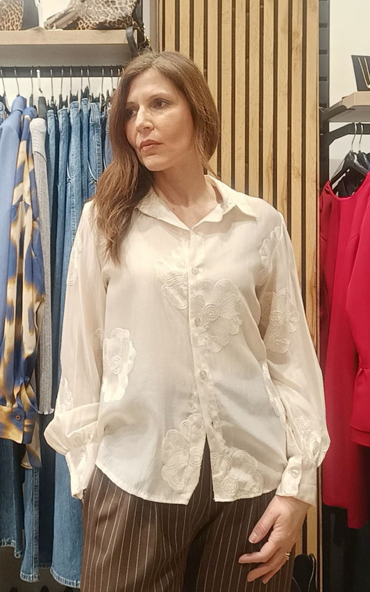 Πουκάμισο με κέντημα