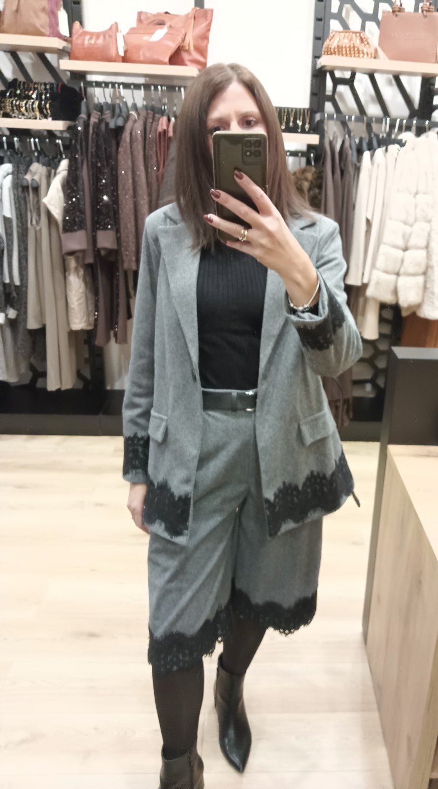 Βερμούδα με δαντέλα